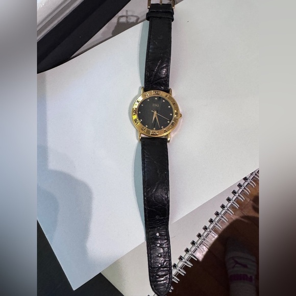 🕰️ Vintage Stylish Early 1990’s Men’s Movado ESQ Gold and Black Watch - Picture 6 of 16